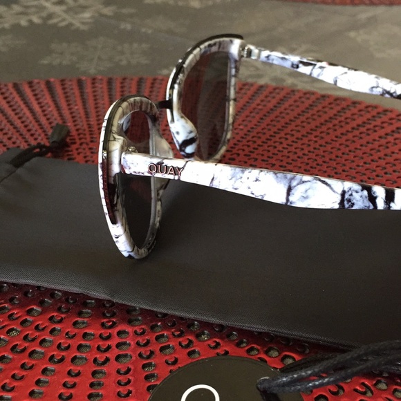 Quay Australia My Girl Sunglasses/NWOT - Picture 2 of 6